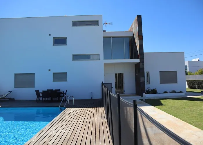 Villa Dos Salgados, 5Bdr, Beach Front, Near Salgados Golf Club