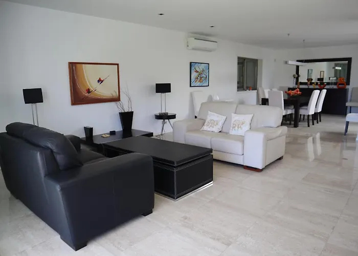 Villa Dos Salgados, 5Bdr, Beach Front, Near Salgados Golf Club